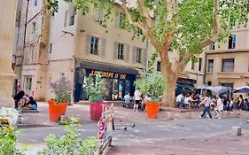 Avignon hyper-centre piéton, rénové à neuf, charmant